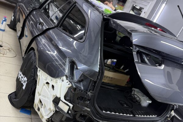 Оклейка кузова и стекла BMW ALPINA B3 Touring 359 — плёнка NAR Premium 210 — Оклейка кузова полиуретановой пленкой, фото 6 | ProTint СПб