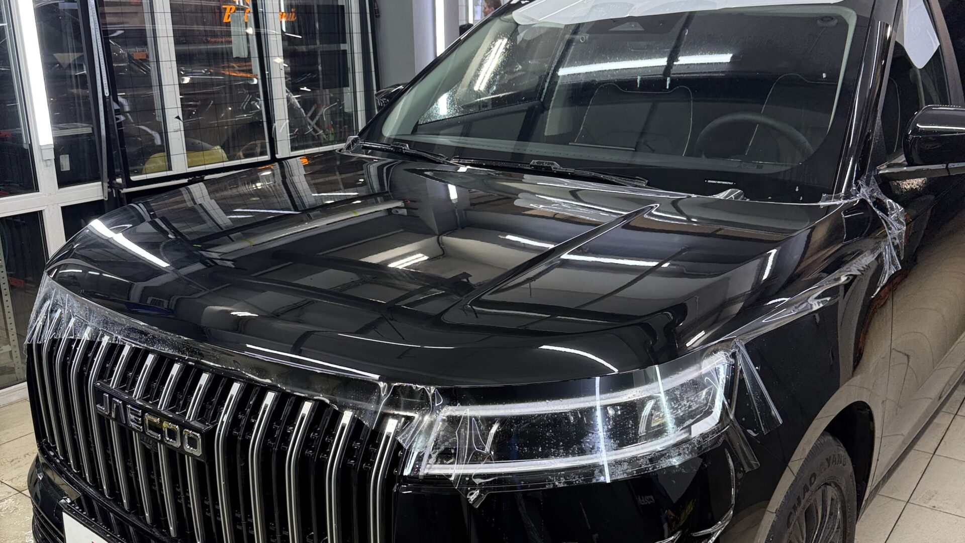 Оклейка Jaecco J6 — плёнка IQprotect 210 — Оклейка кузова полиуретановой пленкой | ProTint СПб