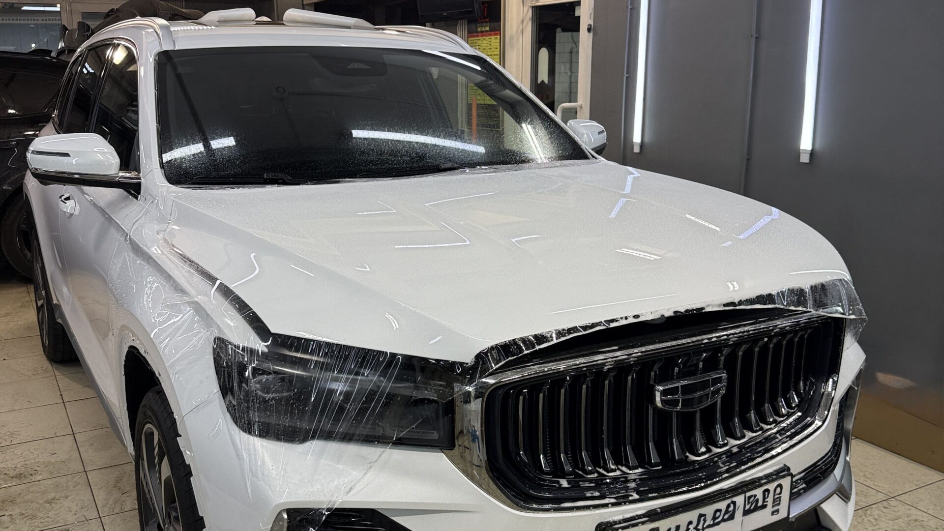 Оклейка Geely Monjaro — плёнка NAR Premium — Оклейка кузова полиуретановой пленкой | ProTint СПб