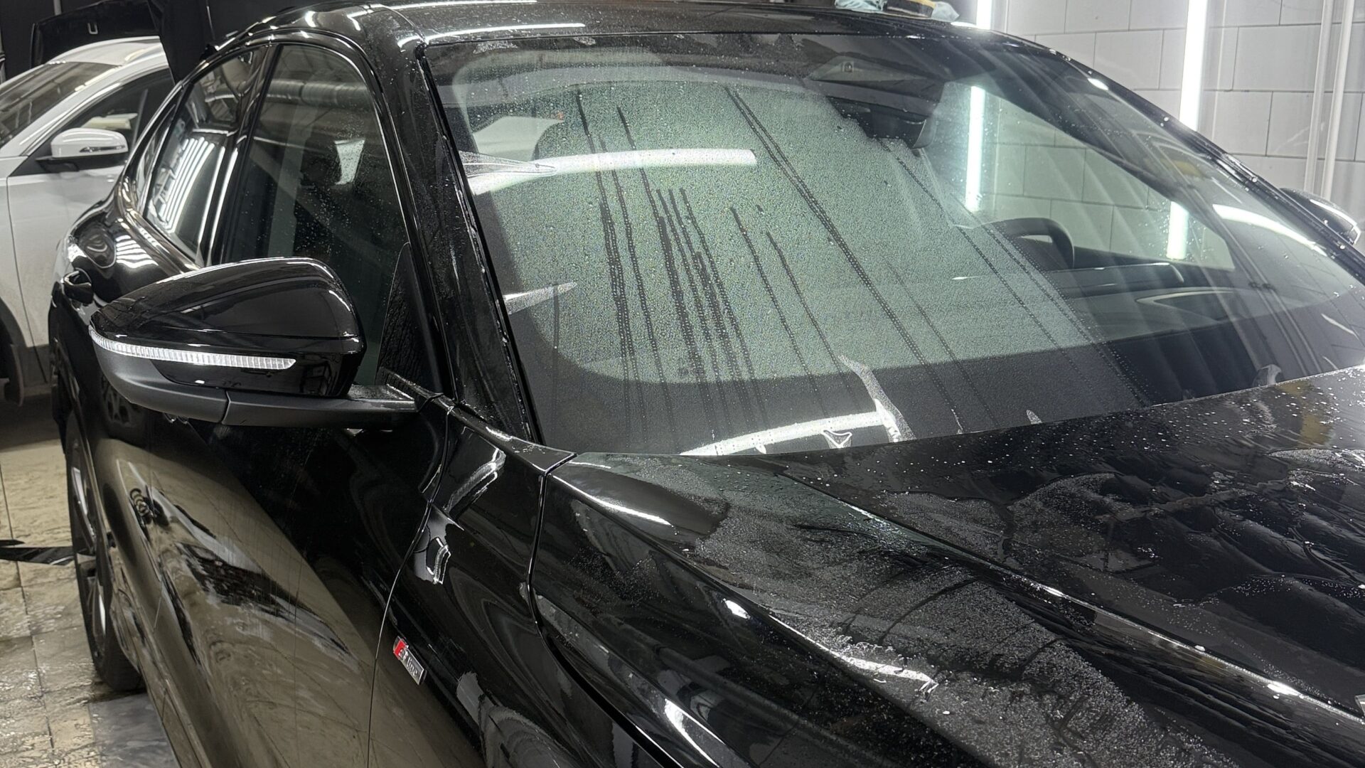 AudiQ5 2025 — плёнка IQprotect 210, NAR Windshield | ProTint СПб