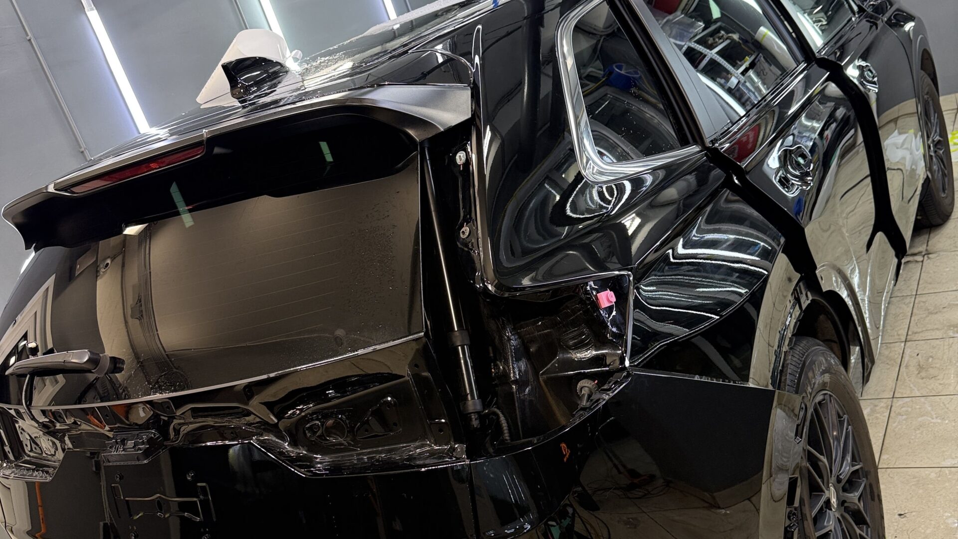 Оклейка, окраска, шумоизоляция Honda CRV — плёнка IQprotect 210, ComfortMat — Оклейка кузова полиуретановой пленкой | ProTint СПб
