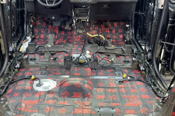 Оклейка, окраска, шумоизоляция Honda CRV — плёнка IQprotect 210, ComfortMat — Оклейка кузова полиуретановой пленкой, фото 6 | ProTint СПб