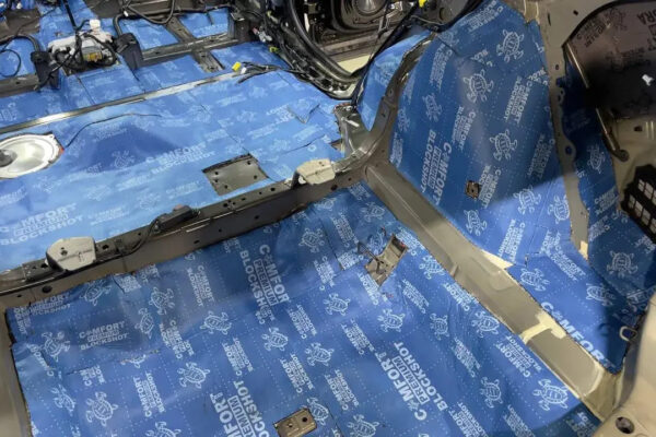 Оклейка, окраска, шумоизоляция Honda CRV — плёнка IQprotect 210, ComfortMat — Оклейка кузова полиуретановой пленкой, фото 7 | ProTint СПб