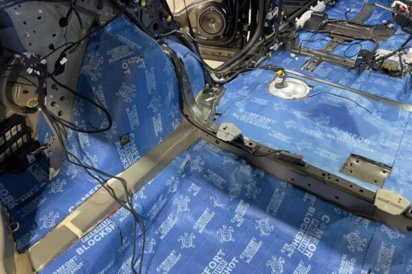 Оклейка, окраска, шумоизоляция Honda CRV — плёнка IQprotect 210, ComfortMat — Оклейка кузова полиуретановой пленкой, фото 9 | ProTint СПб