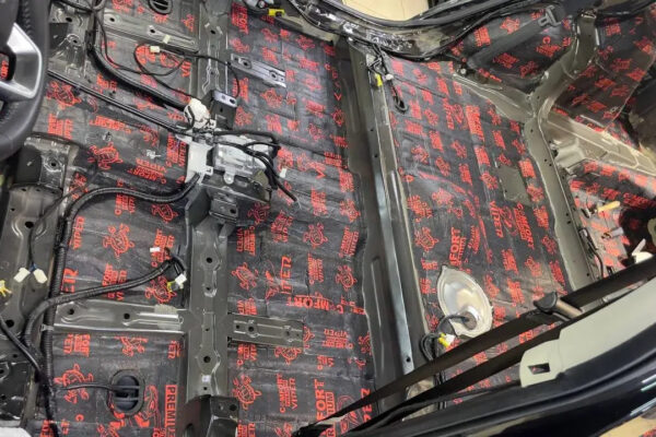 Оклейка, окраска, шумоизоляция Honda CRV — плёнка IQprotect 210, ComfortMat — Оклейка кузова полиуретановой пленкой, фото 10 | ProTint СПб