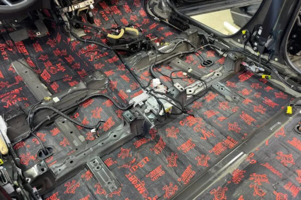 Оклейка, окраска, шумоизоляция Honda CRV — плёнка IQprotect 210, ComfortMat — Оклейка кузова полиуретановой пленкой, фото 13 | ProTint СПб