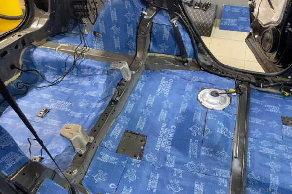 Оклейка, окраска, шумоизоляция Honda CRV — плёнка IQprotect 210, ComfortMat — Оклейка кузова полиуретановой пленкой, фото 15 | ProTint СПб