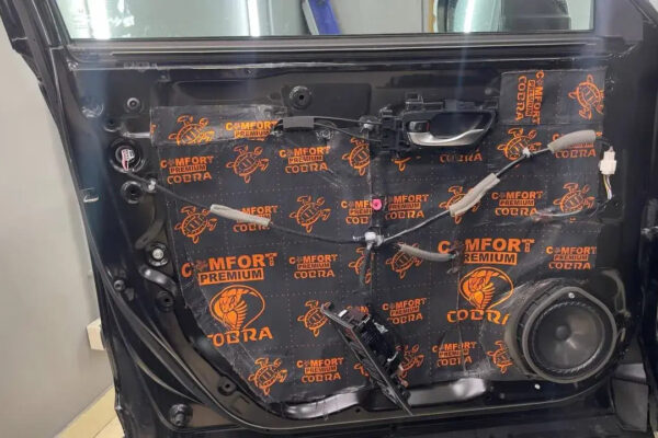 Оклейка, окраска, шумоизоляция Honda CRV — плёнка IQprotect 210, ComfortMat — Оклейка кузова полиуретановой пленкой, фото 17 | ProTint СПб