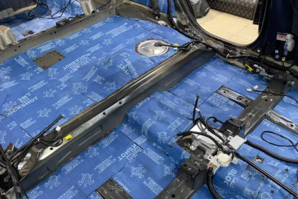 Оклейка, окраска, шумоизоляция Honda CRV — плёнка IQprotect 210, ComfortMat — Оклейка кузова полиуретановой пленкой, фото 18 | ProTint СПб
