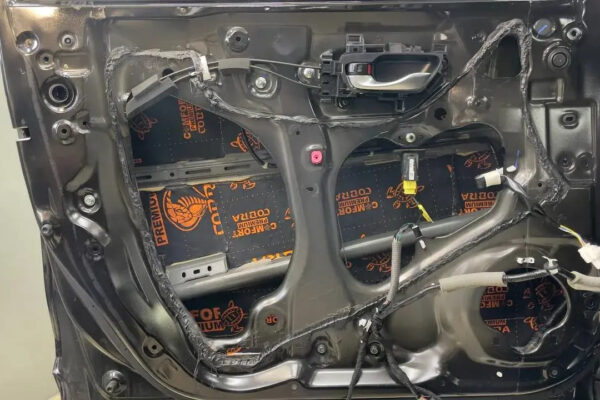 Оклейка, окраска, шумоизоляция Honda CRV — плёнка IQprotect 210, ComfortMat — Оклейка кузова полиуретановой пленкой, фото 19 | ProTint СПб