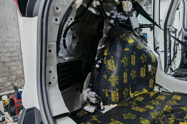 Оклейка в цветной полиуретан и шумоизоляция салона Toyota RAV4 — плёнка FirePPF и ComfortMat, фото 31 | ProTint СПб
