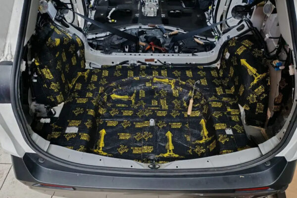 Оклейка в цветной полиуретан и шумоизоляция салона Toyota RAV4 — плёнка FirePPF и ComfortMat, фото 32 | ProTint СПб