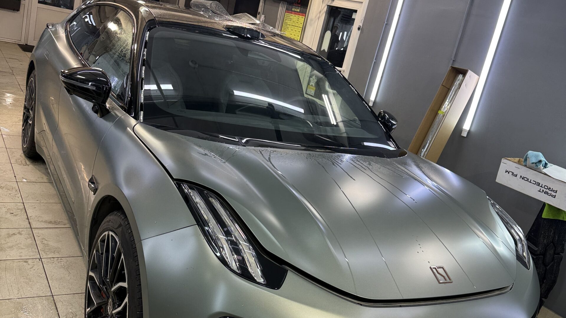 Бронирование лобового стекла Zeekr 001 — плёнка NAR Windshield — Оклейка лобовых стёкол | ProTint СПб